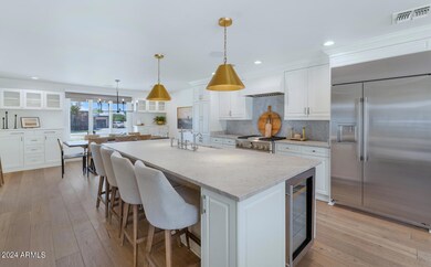 4602 E Arcadia Ln-large-008-014-TOD1164-