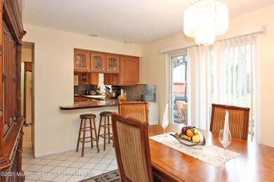 Dining to Kitchen