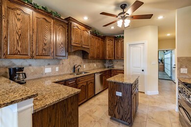 202 Riley Ln, Fredericksburg, TX 78624 - photo 6