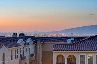 City view featuring a mountain view