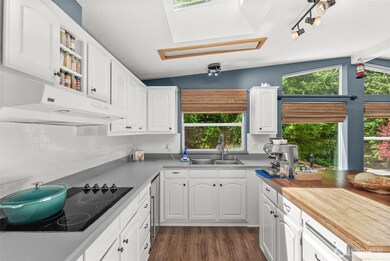 3702 SE Skyhawk Ln, Port Orchard, WA 98367 - photo 4