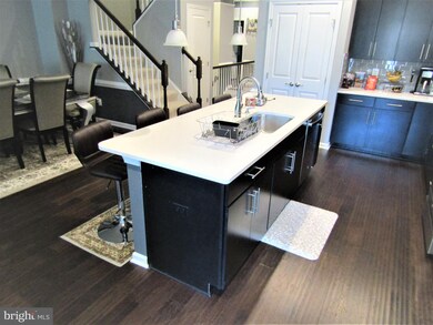 10105 Dorsey Ln, Lanham, MD 20706 - photo 6