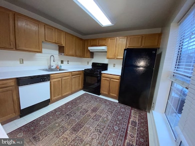 9260 Cardinal Forest Ln unit 201, Lorton, VA 22079 - photo 5