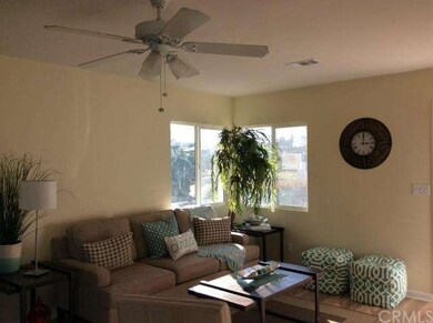 LIVING ROOM WITH CEILING FAN