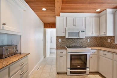 18 New Biddeford Road