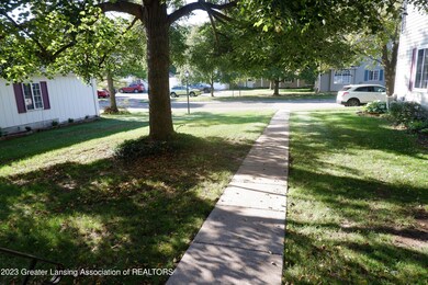 Walkway from street
