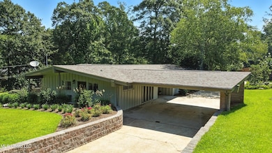 611 Second Ave W, Wiggins, MS 39577 - photo 2