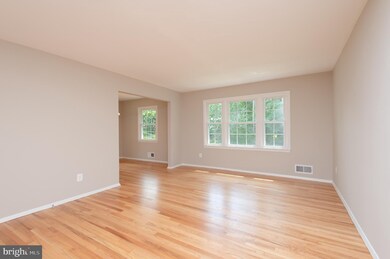 4644 Tara Dr, Fairfax, VA 22032 - photo 4