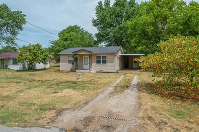 633 E McVay-27