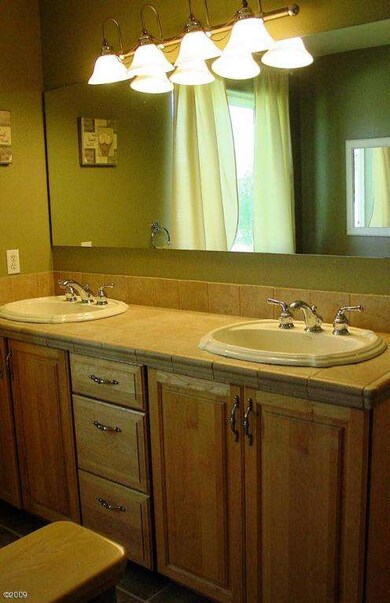 Master bath Jack and Jill sinks