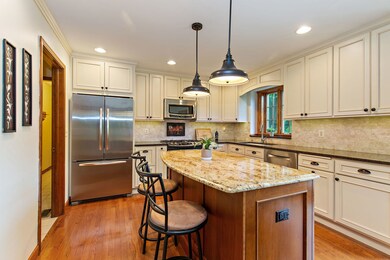 1300 Brandywine Cir, Algonquin, IL 60102 - photo 7