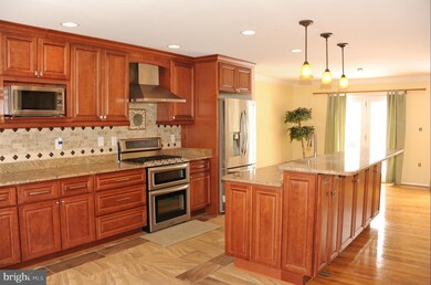 8616 Lagrange St, Lorton, VA 22079 - photo 5