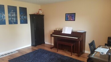 2037 Shawbury Ct W, Columbus, OH 43229 - photo 2