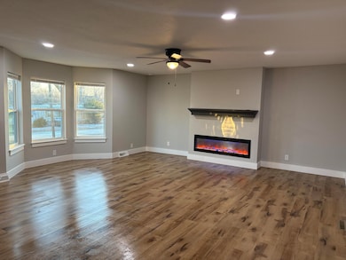 1161 E Elm St unit Elm, Morrisville, MO 65710 - photo 3