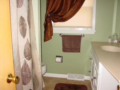 1439 S 16th St, Grand Forks, ND 58201 - photo 4