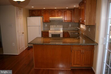 2989 Mission Square Dr, Fairfax, VA 22031 - photo 6