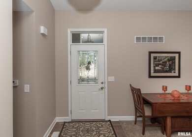 29 Madison Cir, Davenport, IA 52806 - photo 2