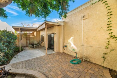 903 W Glendale Ave-large-022-023-903 W G