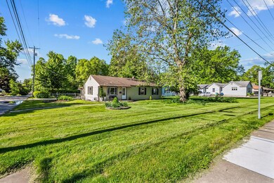 225 W Heffner St Yard