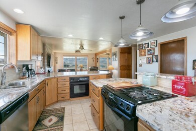 Large prep island in Kitchen