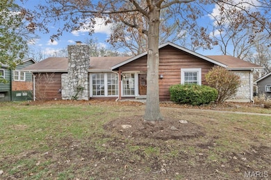 807 Garonne Dr, Ballwin, MO 63021 - photo 2