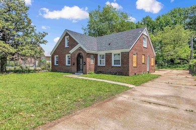 View of front of house featuring crawl space, a fr