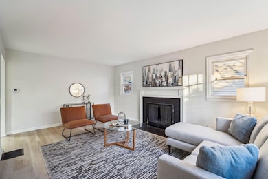26-web-or-mls-560-e-tulane-rd