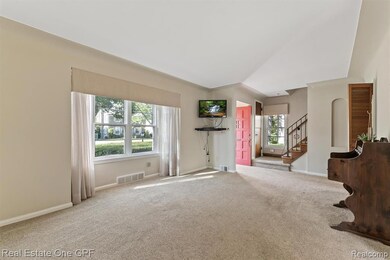 20670 Vernier Cir, Grosse Pointe Woods, MI 48236 - photo 6