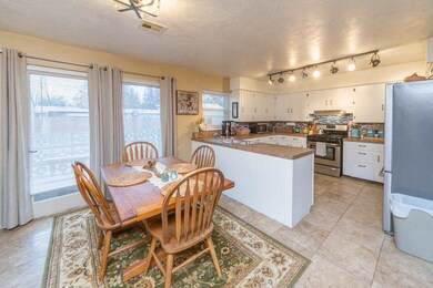 1232 E 3rd St, Cushing, OK 74023 - photo 4