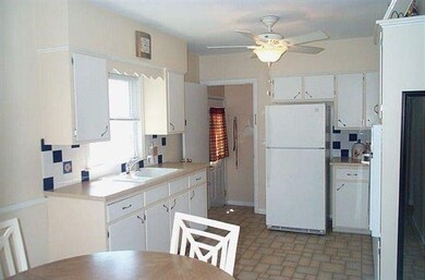 2107 W 36th St, Davenport, IA 52806 - photo 7