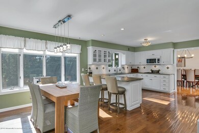 Eat-in Kitchen