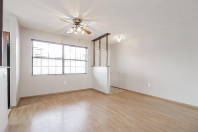 004-photo-dining-room-8898385