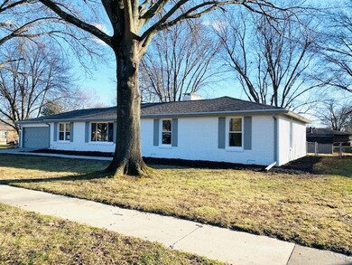 4955 Woodcrest Dr, Columbus, IN 47203 - photo 2