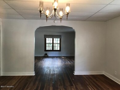 322 E Spruce St, Marshall, MI 49068 - photo 6