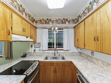 31478 Fir View Ln, Creswell, OR 97426 - photo 2