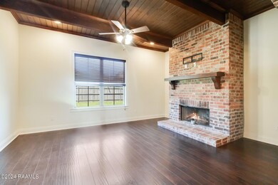 6-web-or-mls-403 Brooks Passage-6
