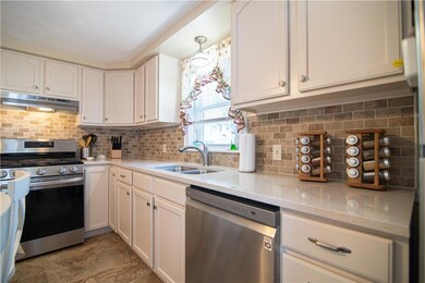 70 Stearns St, Pawtucket, RI 02861 - photo 5