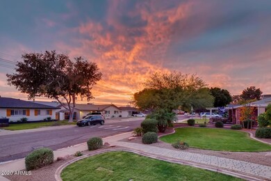 2702 East Elm Street Phoenix AZ - Web Qu