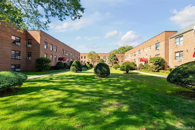 340 Richbell Rd unit B4, Mamaroneck, NY 10543 - photo 2