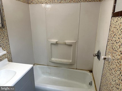 17 S 2nd St unit E, Quakertown, PA 18951 - photo 4