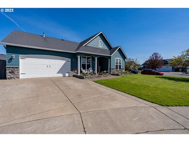 938 S 9th St, Harrisburg, OR 97446 - photo 3