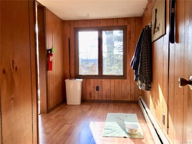 Large hall/foyer entry from Gargae