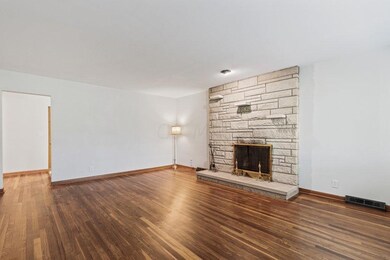 2530 Youngs Drive-4.jpg-SMALL