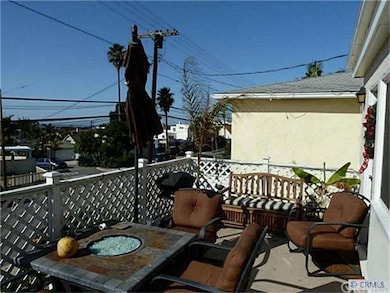 FRONT BALCONY RIGHT