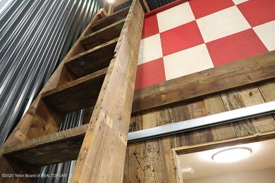 6_aero_condo_3_lookout_ladder