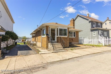 696GarfieldSt-09