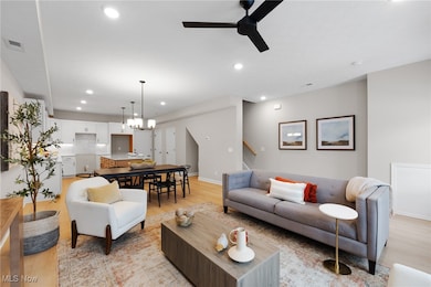 449 Harbor Ln, Lorain, OH 44052 - photo 2