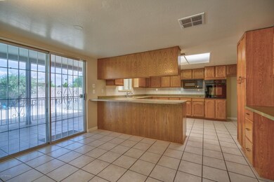 KITCHEN EATING AREA