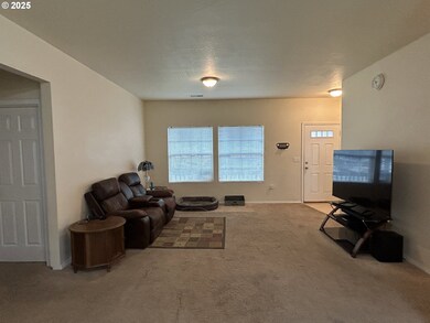 Living Room/Entrance