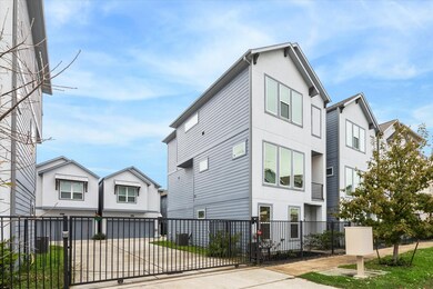 910 W 35th St unit C, Houston, TX 77018 - photo 2